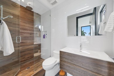 Stunning contemporary 5-bedroom + office waterfront residence - photo 36
