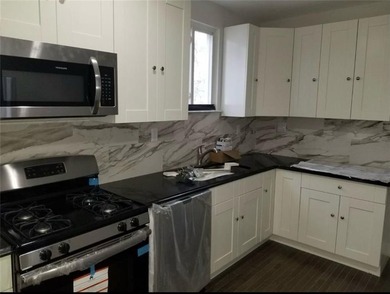 Beautifully renovated 4-bedroom, 4-bathroom home offering - photo 6