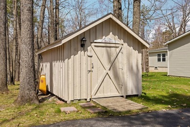 Extremely well maintained & immaculate 3 bed 2 bath home with - photo 11