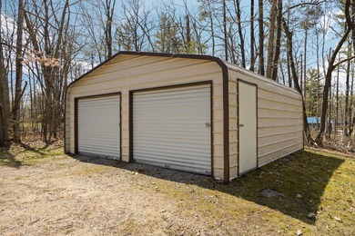 Extremely well maintained & immaculate 3 bed 2 bath home with - photo 12