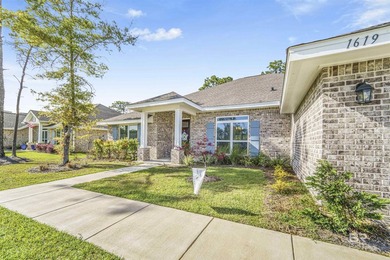 Welcome to this beautifully designed 4-bedroom, 3-bath brick - photo 4