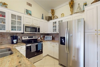 Gorgeous 3 bed 2 ba condo in the highly sought after Grand - photo 4