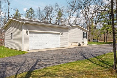 Extremely well maintained & immaculate 3 bed 2 bath home with - photo 14