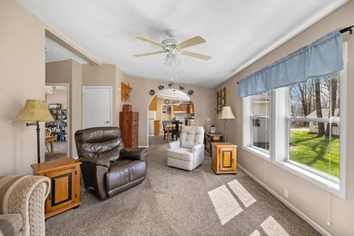 Extremely well maintained & immaculate 3 bed 2 bath home with - photo 15