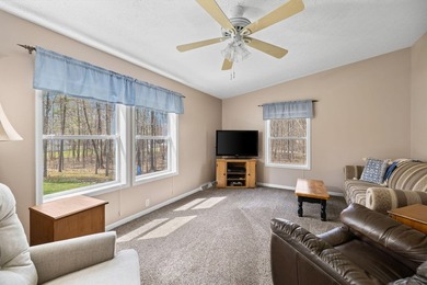 Extremely well maintained & immaculate 3 bed 2 bath home with - photo 16