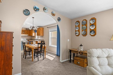 Extremely well maintained & immaculate 3 bed 2 bath home with - photo 17