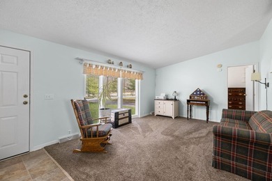Extremely well maintained & immaculate 3 bed 2 bath home with - photo 21