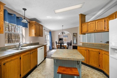 Extremely well maintained & immaculate 3 bed 2 bath home with - photo 23