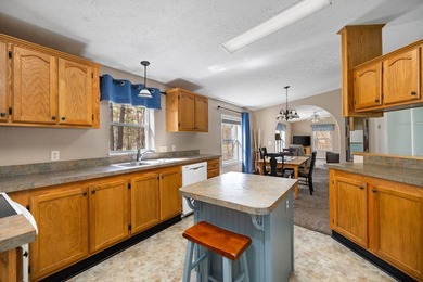 Extremely well maintained & immaculate 3 bed 2 bath home with - photo 24