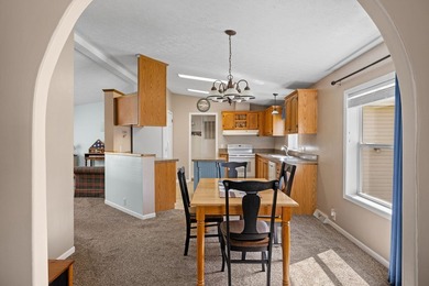 Extremely well maintained & immaculate 3 bed 2 bath home with - photo 25