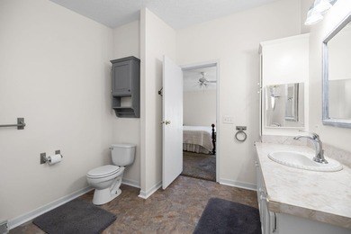 Extremely well maintained & immaculate 3 bed 2 bath home with - photo 29