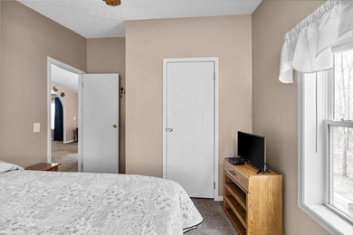 Extremely well maintained & immaculate 3 bed 2 bath home with - photo 32