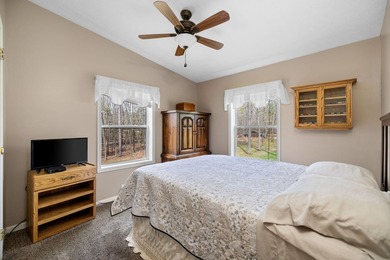 Extremely well maintained & immaculate 3 bed 2 bath home with - photo 33