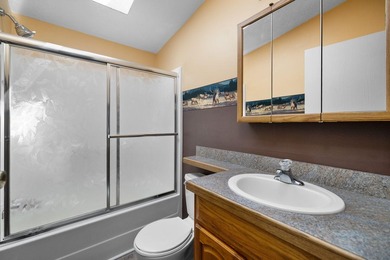 Extremely well maintained & immaculate 3 bed 2 bath home with - photo 34