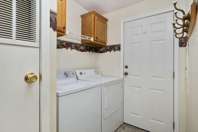 Extremely well maintained & immaculate 3 bed 2 bath home with - photo 35