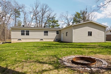 Extremely well maintained & immaculate 3 bed 2 bath home with - photo 38