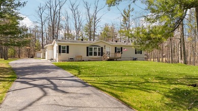 Extremely well maintained & immaculate 3 bed 2 bath home with - photo 39