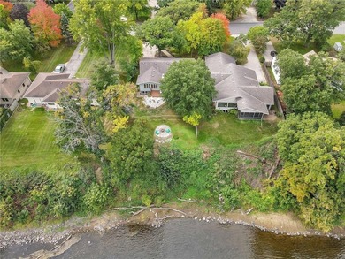 This 4-bedroom, 3-bath Mississippi Riverfront home is certain to - photo 3