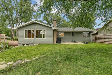 This 4-bedroom, 3-bath Mississippi Riverfront home is certain to - photo 6