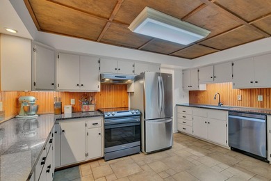 This 4-bedroom, 3-bath Mississippi Riverfront home is certain to - photo 8