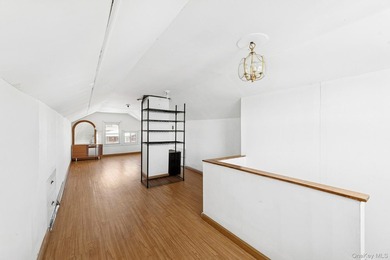 Excellent investment opportunity in the heart of Flushing - photo 4