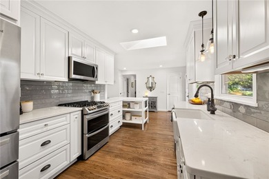Esthetically pleasing 3 bedroom, 2 full bathroom pristine ranch - photo 3