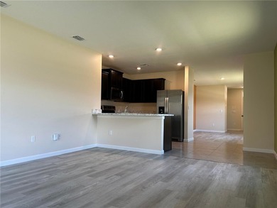 Discover this 3 bed, 2 bath CBS home on a desirable corner lot! - photo 7