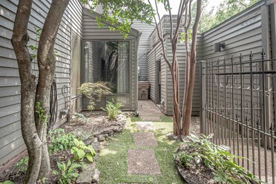 (private lake, pond, creek) Home For Sale in Memphis Tennessee