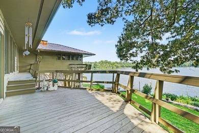 Welcome to this beautiful 3-bedroom, 2-bathroom home in the - photo 4