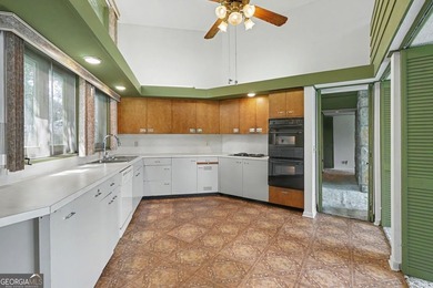 Welcome to this beautiful 3-bedroom, 2-bathroom home in the - photo 7