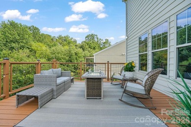Welcome to this beautifully updated 5-bedroom, 4-bathroom home - photo 10