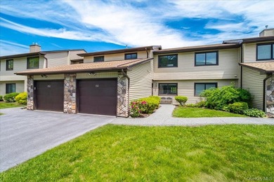 Move right into this beautifully maintained townhouse in the - photo 1