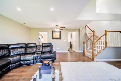 Move right into this beautifully maintained townhouse in the - photo 5