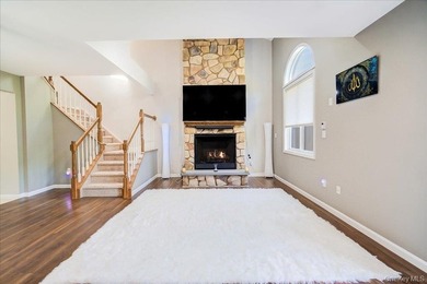 Move right into this beautifully maintained townhouse in the - photo 6