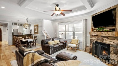 Charming and Spacious, 3 Bed/3 Bath Craftsman Home in Beautiful - photo 14