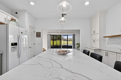 Welcome to 124 Honesty Lane, where breathtaking lagoon views - photo 17