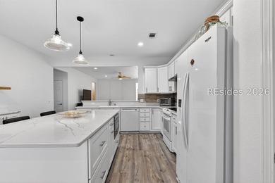 Welcome to 124 Honesty Lane, where breathtaking lagoon views - photo 21