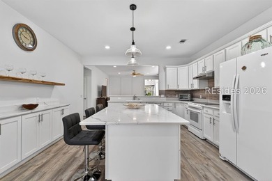 Welcome to 124 Honesty Lane, where breathtaking lagoon views - photo 22