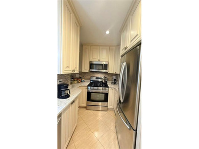 Marine Park/Flatland Location. Beautiful 2 bedroom co-op in