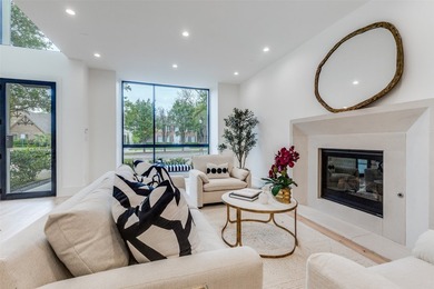 Welcome to this stunning and luxurious single-family attached - photo 2
