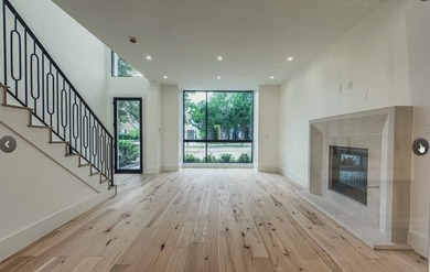 Welcome to this stunning and luxurious single-family attached - photo 4