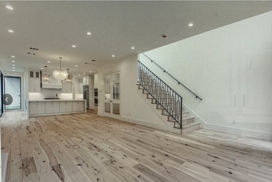 Welcome to this stunning and luxurious single-family attached - photo 5