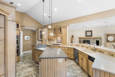Luxury Living on Lake Chatuge in Heather's Cove! Experience the - photo 16