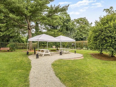 Renovated 1-bedroom co-op located in the highly sought-after - photo 21
