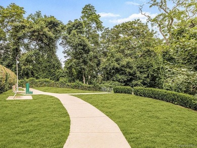 Renovated 1-bedroom co-op located in the highly sought-after - photo 22