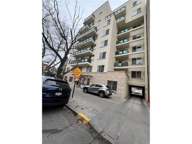 The apartment is located on the 8th floor of a modern elevator - photo 3
