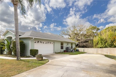 MOTIVATED SELLER! BRING THAT OFFER! Airy 4/3 home just 1 mile - photo 5
