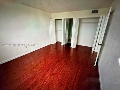 NVESTMENT PRICED TO SELL!!! This beautiful 1/1 + DEN has - photo 16