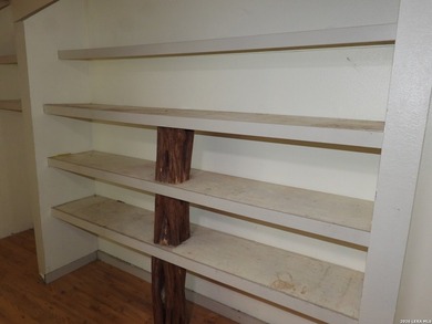 Handyman special with strong upside. Interior needs paint, new - photo 16