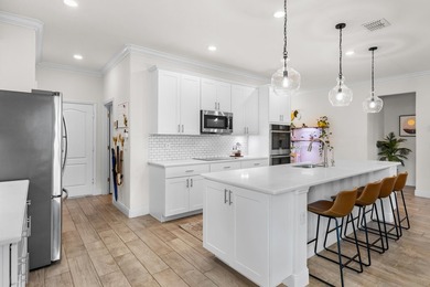 Don't miss this absolutely stunning nearly new 3 Bedroom plus - photo 18